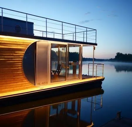 Festliegendes Hausboot Ferienwohnung Nautino Maxi Botel