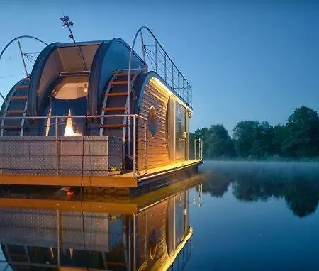 Festliegendes Hausboot Ferienwohnung Nautino Maxi *