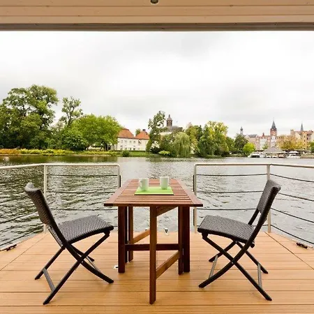 Botel Festliegendes Hausboot Ferienwohnung Nautino Maxi